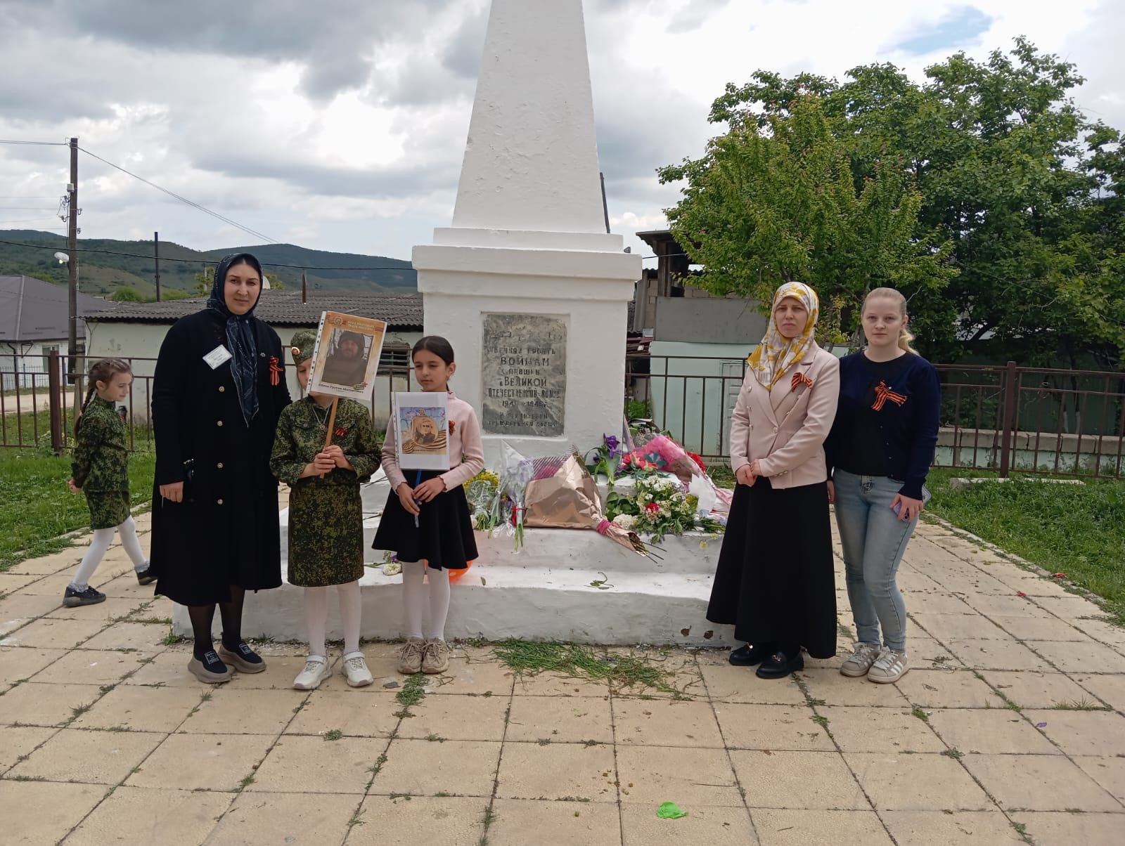 Специалисты Алиева Хадижат, Абдуллаева Зухра и Джупанова Ханум активно приняли участие в мероприятии, посвященном Дню Победы в с. Кичи Гамри.